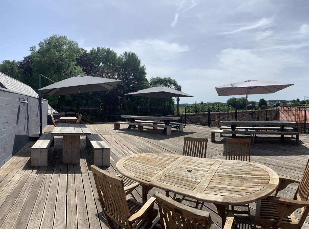 roof terrace with view of forest and garden